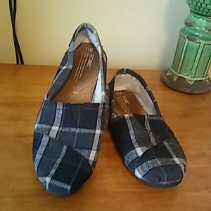 Tom's casual slip-ons